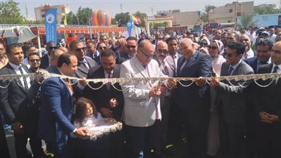 محافظ الوادي الجديد يستقبل وفود 