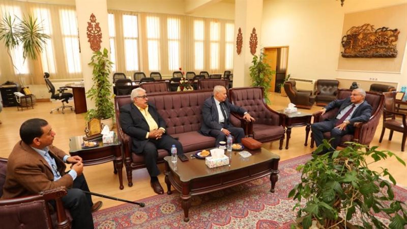 جانب من زيارة الوفد