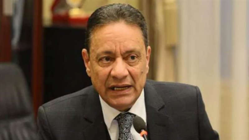 الكاتب الصحفي كرم