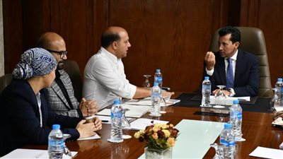 وزير الرياضة يبحث مع رئيس اتحاد الجمباز استضافة مصر لبطولة العالم