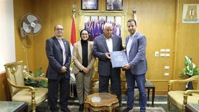 محافظ الوادي الجديد يبحث إنشاء 