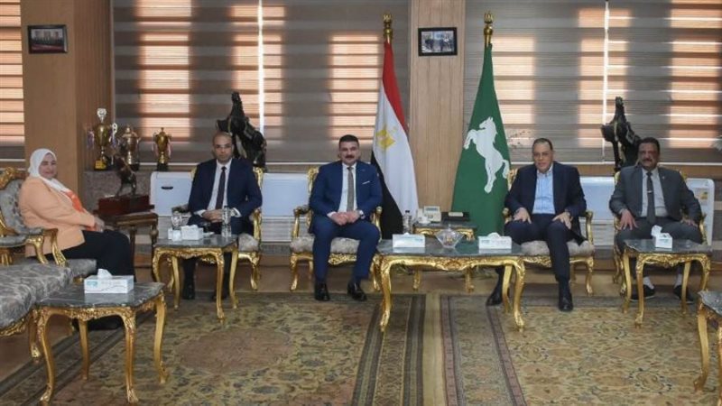 محافظ الشرقية ومستشار