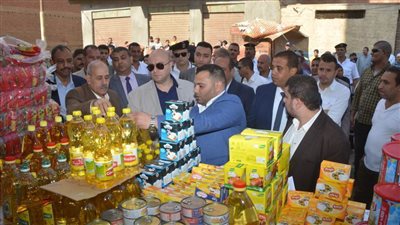 تخفيضات 30% وإقبال هائل على منافذ البيع المتنقلة بالواسطى 