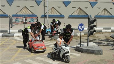 الداخلية تواصل الاحتفال باليوم العالمي للمكفوفين والعصا البيضاء