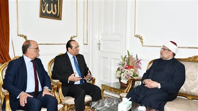 وزير الأوقاف يشيد بدور النيابة العامة في خدمة الوطن ويبحث عملية التثقيف القانوني للأئمة