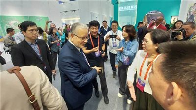 «قانوش» ممثلًا لوزارة الثقافة في فعاليات معرض الخزف الدولي بالصين