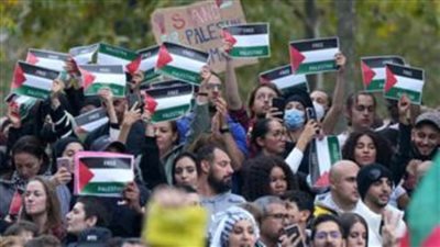 آلاف الفرنسيين يؤيدون الشعب الفلسطيني في مظاهرات بباريس