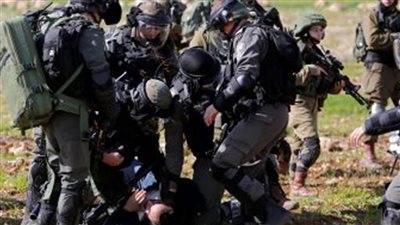 الاحتلال الإسرائيلي يعتقل 56 فلسطينيًا من الضفة الغربية
