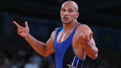 كرم جابر يتأهل لنهائي بطولة العالم للمصارعة