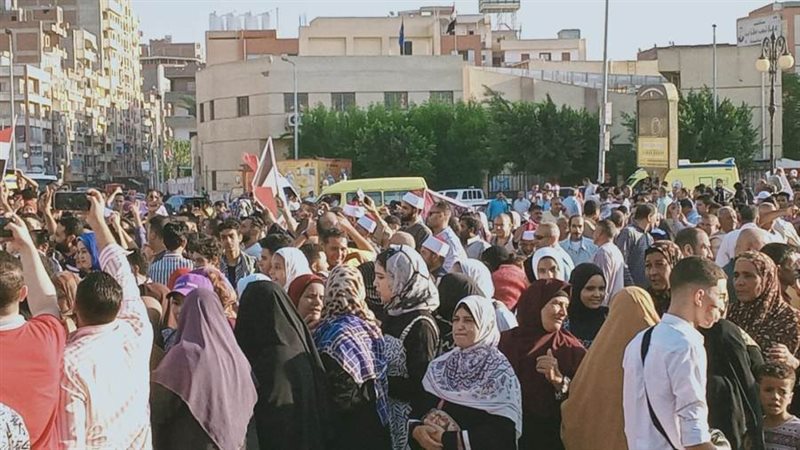 الآلاف من البحاروة