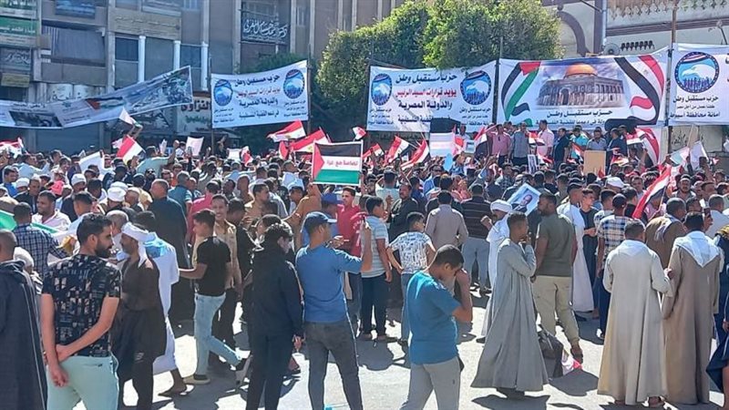 أهالي أسيوط يحتشدون