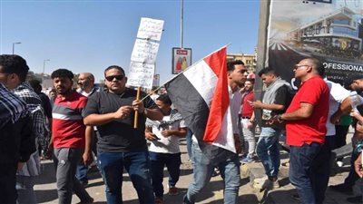 عاجل.. ملايين المواطنين يحتشدون في الميادين والشوارع الرئيسية بالمحافظات