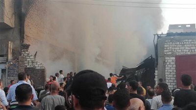 حريق بمخزن أخشاب بالمنيا والدفع بسيارات الحماية المدنية للسيطرة عليه