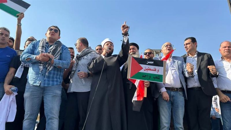 الحشود أمام المنصة