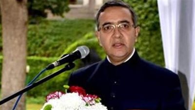 سفير الهند بالقاهرة يسلم المساعدات الإنسانية المقدمة للشعب الفلسطيني إلى الهلال الأحمر