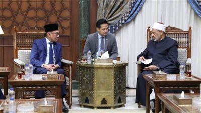 شيخ الأزهر يستقبل رئيس وزراء ماليزيا ويناقشان سُبُل تعزيز التعاون العلمي والدعوي