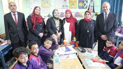 مدير عام التعليم الابتدائي تتابع تدريبات معلمي السادس الابتدائي بمركز الداخلة بالوادي الجديد