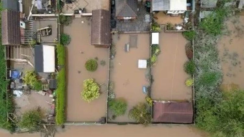 المياه تغمر ١٢٠٠