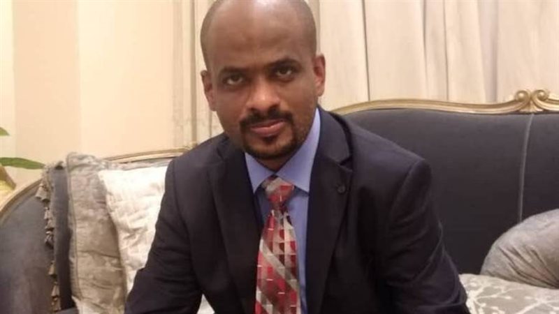 الدكتور عبدالعزيز