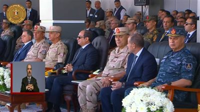  بالفيديو| الرئيس السيسي يشاهد فيلما تسجيليا من إعداد إدارة الشؤون المعنوية بعنوان 