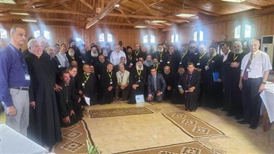 الكهنة والقسوس بمجلس كنائس مصر يصلون من أجل السلام