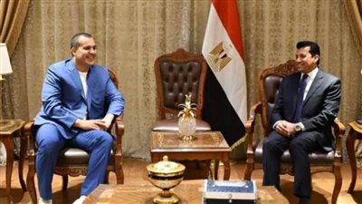 رئيس الاتحاد الدولي للملاكمة يشيد بالمنشآت الرياضية الحديثة في مصر