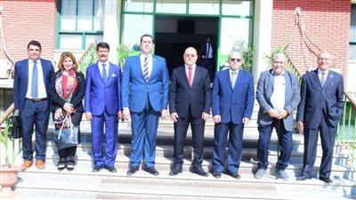 رئيس جامعة سوهاج يجتمع بمجلس إدارة الجامعة المصرية للتعلم الإلكتروني الأهلية