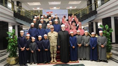 وكيل الأزهر يكرم أسر الشهداء وذوي الهمم بالندوة التثقيفية (٥١) بين الأزهر والقوات المسلحة