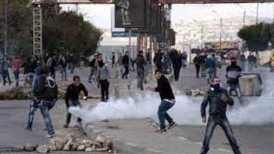 إصابة 10 فلسطينيين بالرصاص الحي في الضفة الغربية
