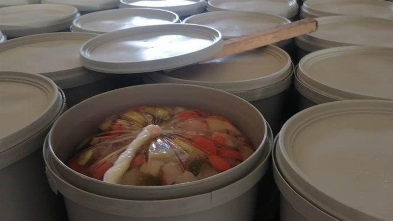 ضبط مصنع مخللات مجهول