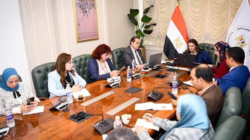 وزيرة الهجرة تطلق