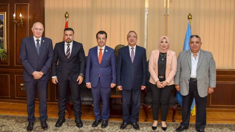 الشريف يلتقي وفد