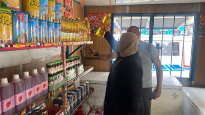 رئيس حي غرب تتابع الالتزام بمبادرة خفض الأسعار بمنافذ البيع بالإسكندرية