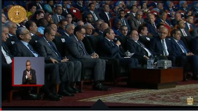 عاجل| الرئيس السيسي: البلد بتقوم بأهلها مش بحكومة أو رئيس