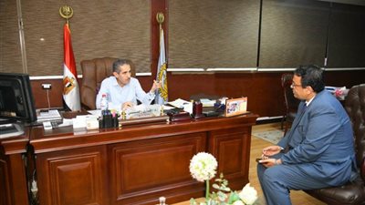 محافظ الغربية يناقش سبل التوسع والنهوض بمنظومة المدارس الفنية والصناعية