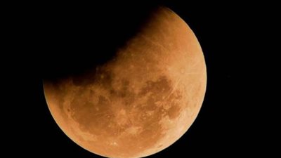 معهد الفلك: بدء رصد الخسوف الجزئي لقمر 