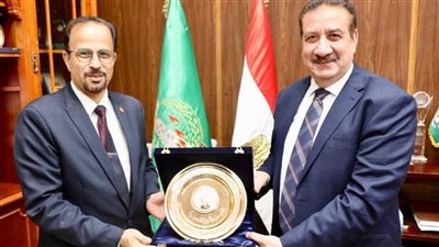 محافظ المنوفية يكرم وكيل وزارة الصحة السابق تقديرًا لجهوده