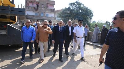 محافظ سوهاج ومدير الأمن يتفقدان موقع انهيار منزل بقرية 