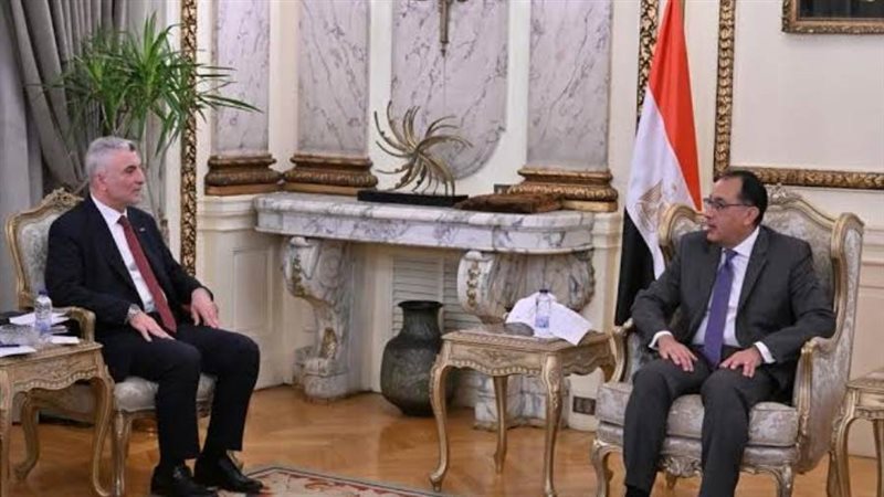 رئيس الوزراء يلتقي