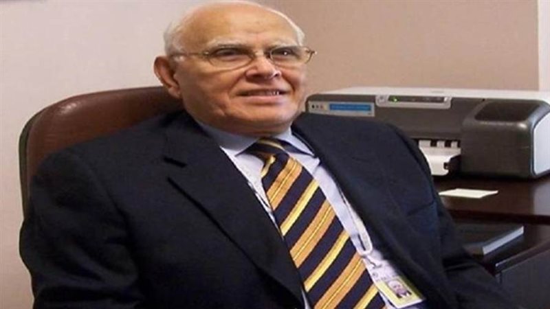 السفير الدكتور منير