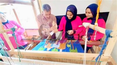 تنظيم ورش تدريبية لأعضاء أندية الفتاة لصناعة الكليم 