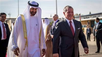 العاهل الأردني يصل أبوظبي ورئيس الإمارات في مقدمة مستقبليه