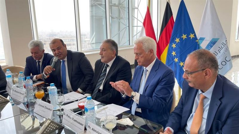 الوكيل خلال اجتماع