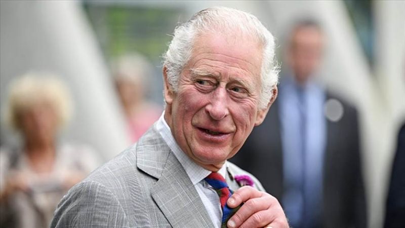 الملك تشارلز يبدأ