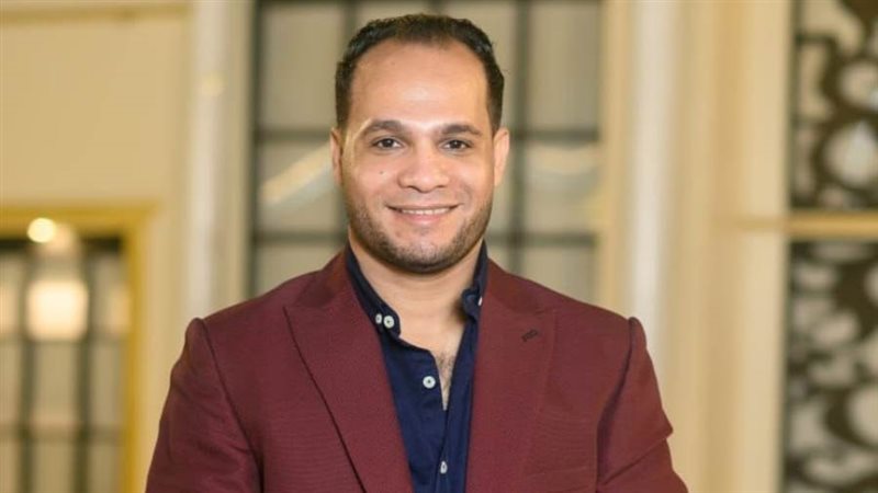 مصطفي النقيب