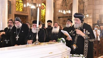 البابا تواضروس يترأس صلاة تجنيز الأنبا أثناسيوس مطران مرسيليا بالكنيسة البطرسية