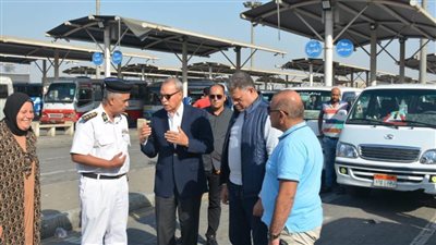 ثبات تعريفة الأجرة وانتظار العمل في المواقف بالقليوبية