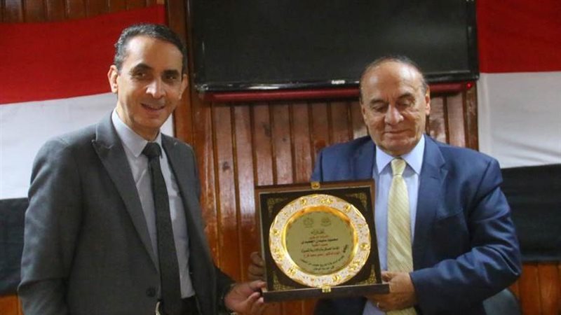 جامعة المنصورة تكرم