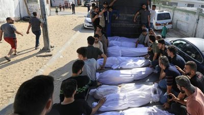 استشهاد 7 فلسطينيين جراء قصف إسرائيلي استهدف منزلًا بمُخيم 