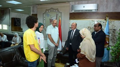 النعماني يستقبل تجارب ناجحة بعد إجرائهم عمليات زراعة قوقعة بمستشفيات سوهاج الجامعية